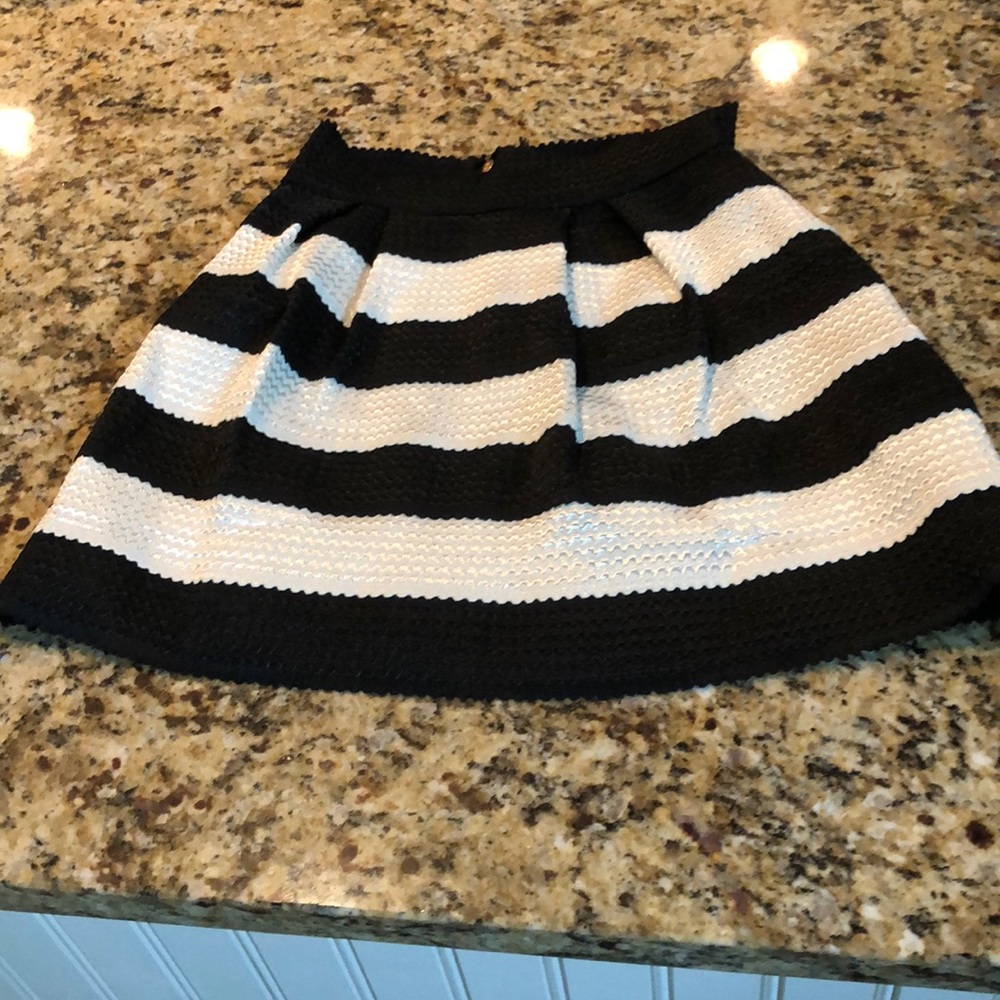 Black and white high waisted mini